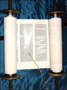 torah_scroll_300_300x400